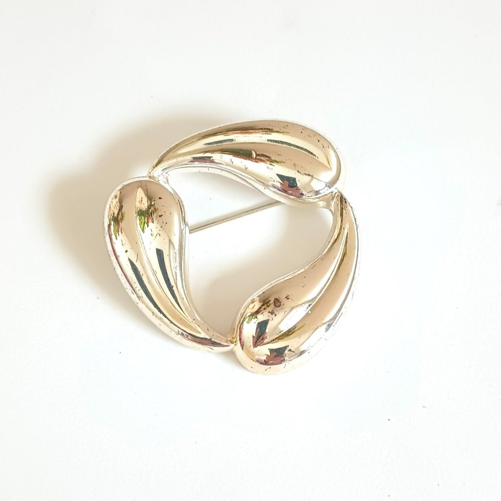 Monet Silver Teardrop Infinity Brooch Silver Tone Circle Pin Jewelry